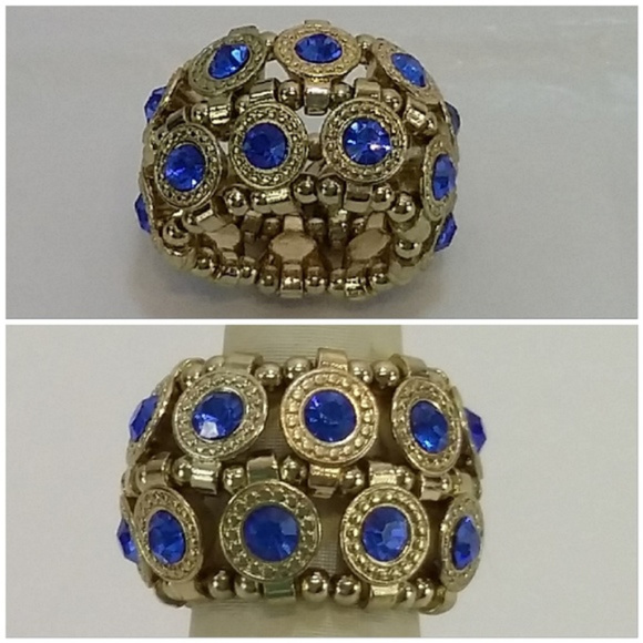 Multi Stone Ring. Goldentone band. Stretchy. - Picture 2 of 8